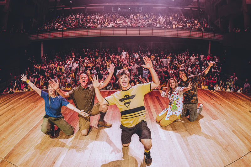 Canal Natan por Aí anuncia turnê internacional do show de teatro em Portugal